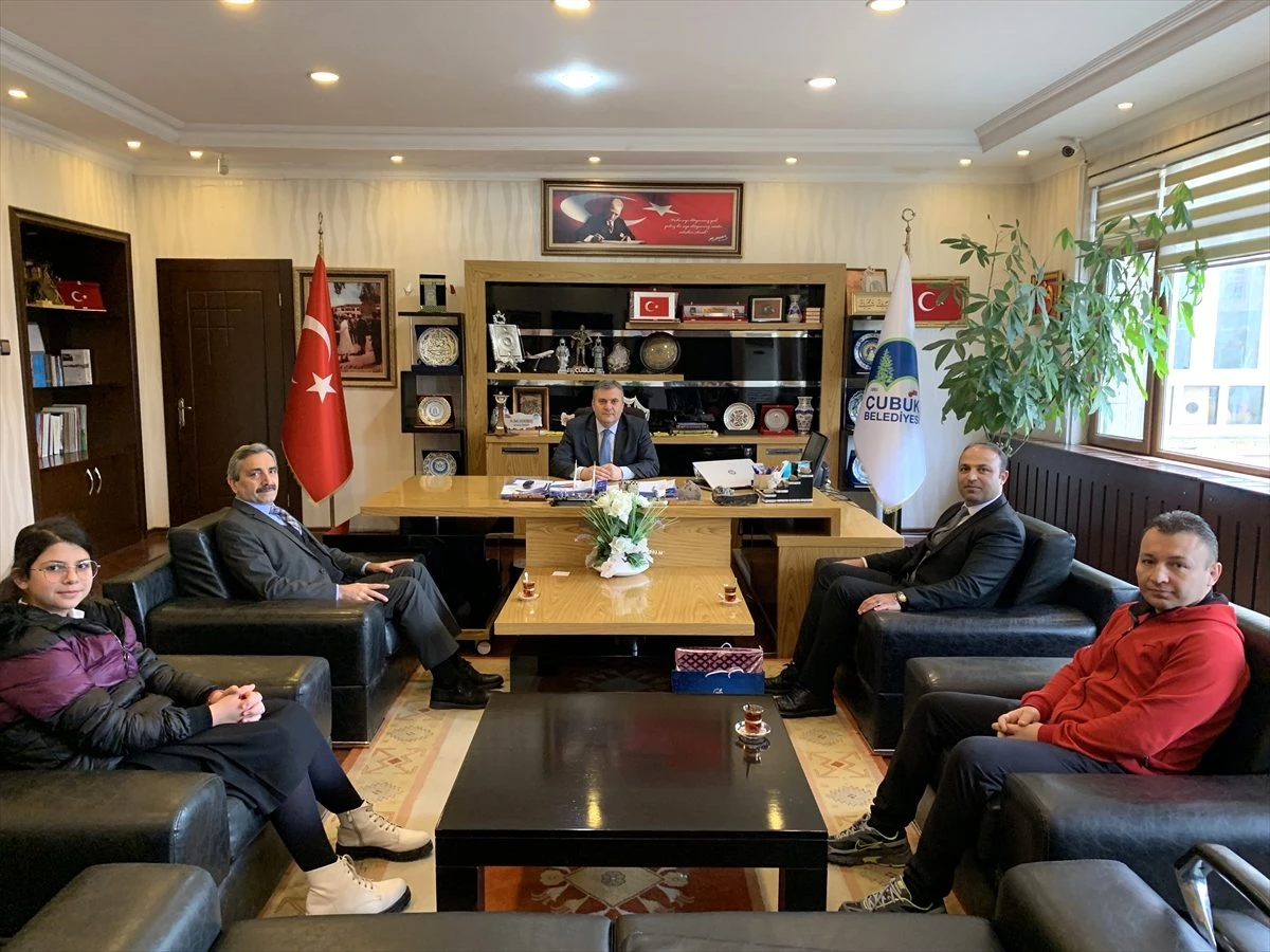 Başarılı judocudan Çubuk Belediye Başkanı Demirbaş\'a ziyaret