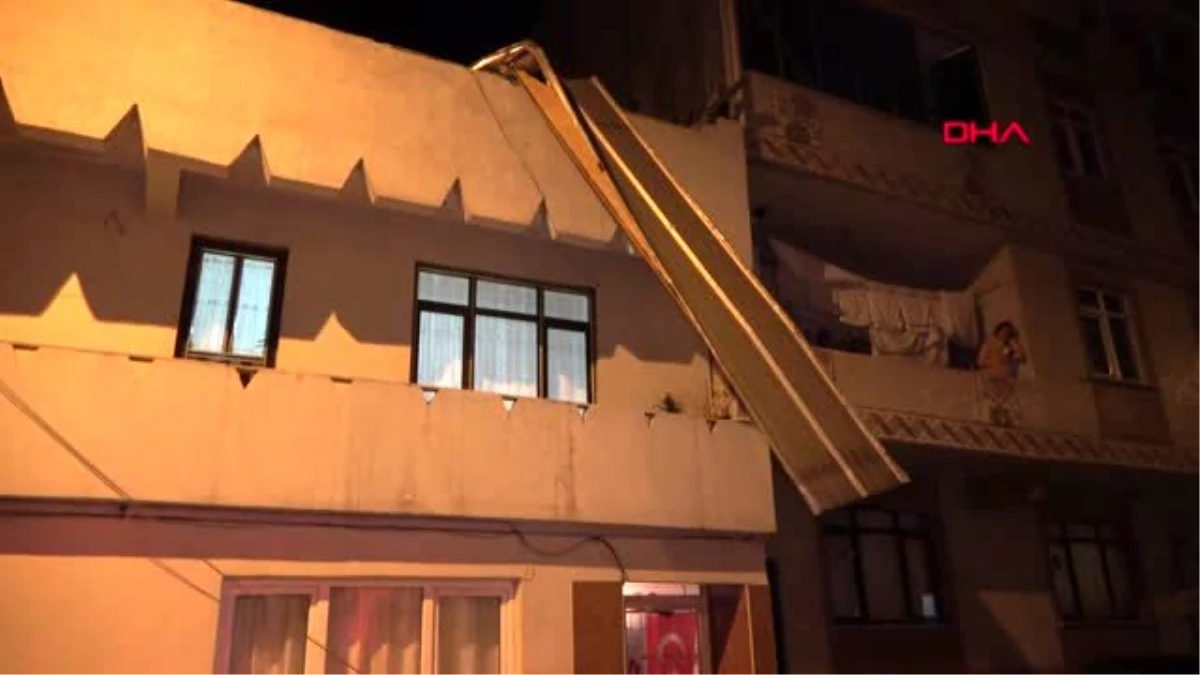Bursa\'da şiddetli rüzgar fabrika\'nın çatısını uçurdu