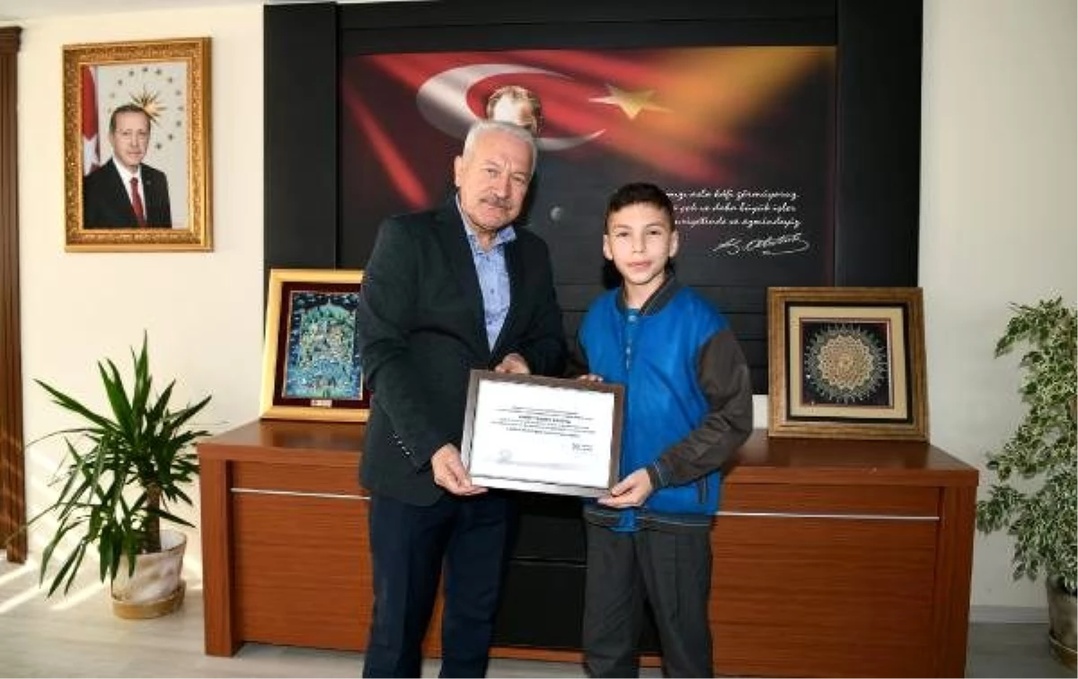 Depremzedelere bağış yapan 13 yaşındaki Ahmet\'e teşekkür