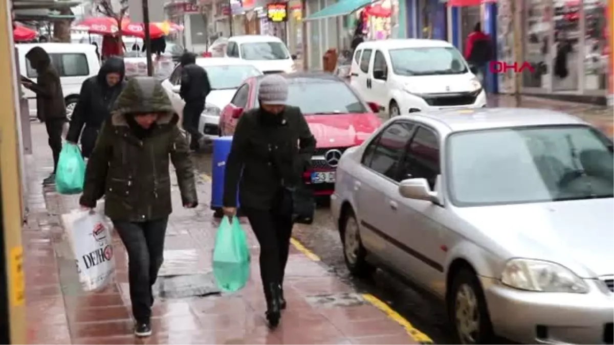 Edirne meteoroloji\'nin turuncu alarmla uyardığı edirne\'de sağanak etkili oluyor