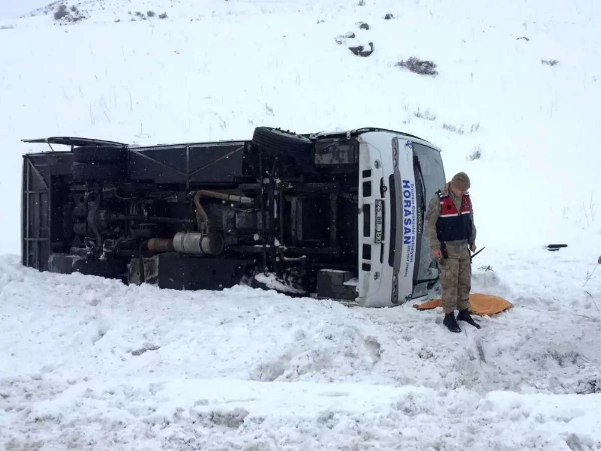 Erzurum\'da halk otobüsü devrildi: 1 ölü, 20 yaralı