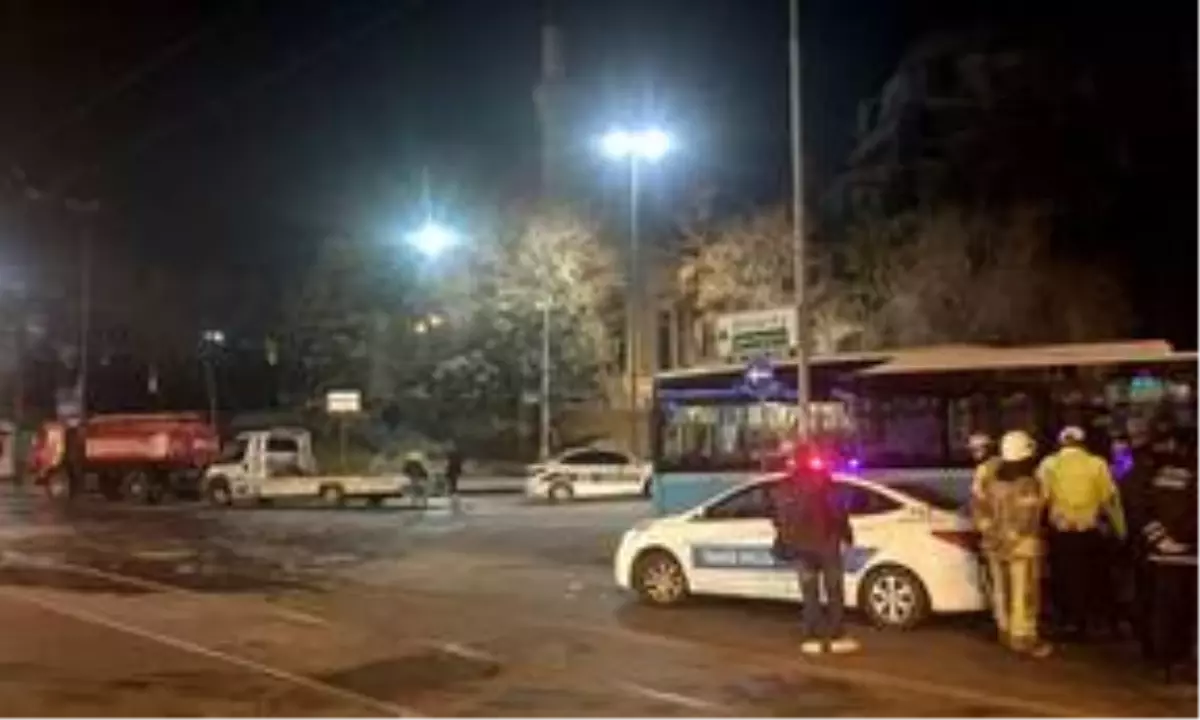 İstanbul\'da, itfaiye aracı ile otomobilin çarpışması sonucu bir kişi yaralandı