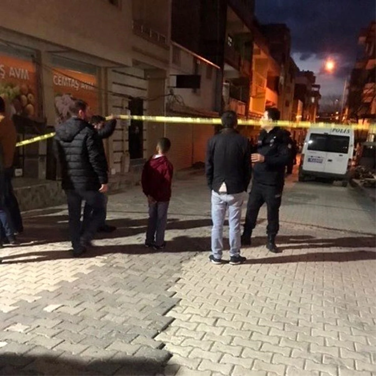 İzmir\'deki çifte cinayette komşu şüphesi