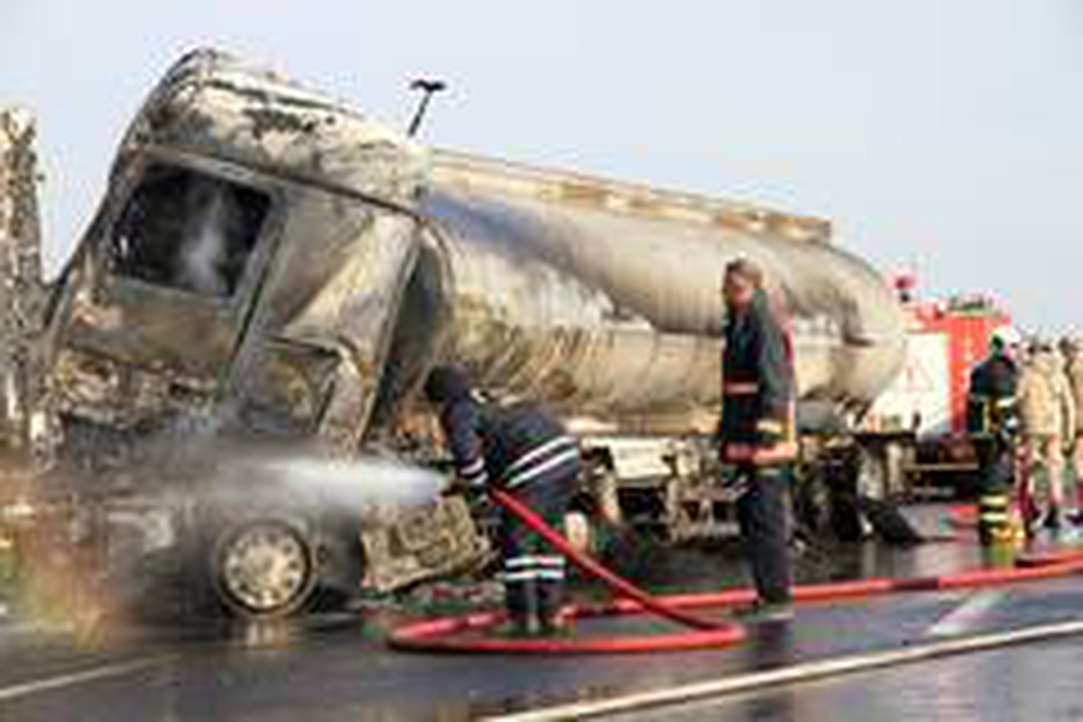 Mardin\'de zincirleme kaza: 2 tır ve 1 tanker yandı, 3 kişi yaralandı