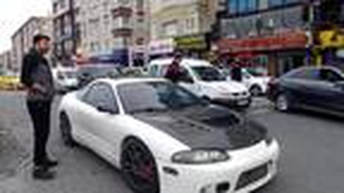 Ön plakasız ve mevzuata aykırı otomobile 1340 TL ceza