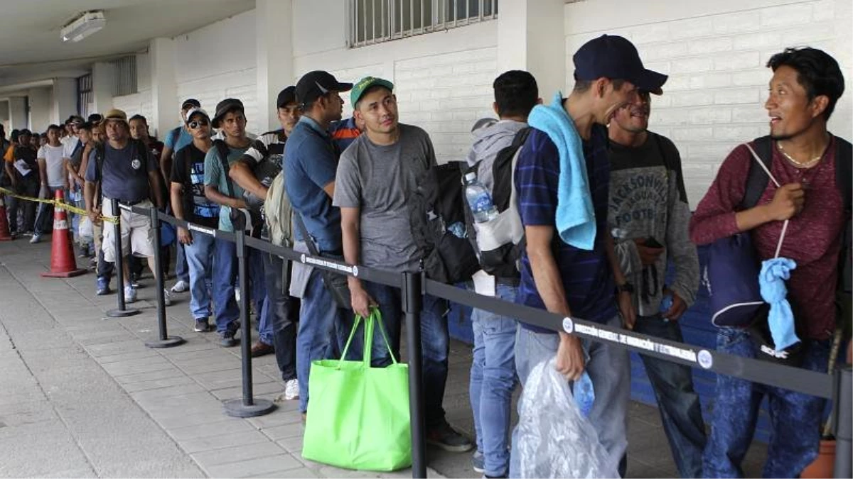 Rapor: ABD\'den sınır dışı edilen El Salvadorlu göçmenler öldürülme tehlikesiyle karşılaşıyor