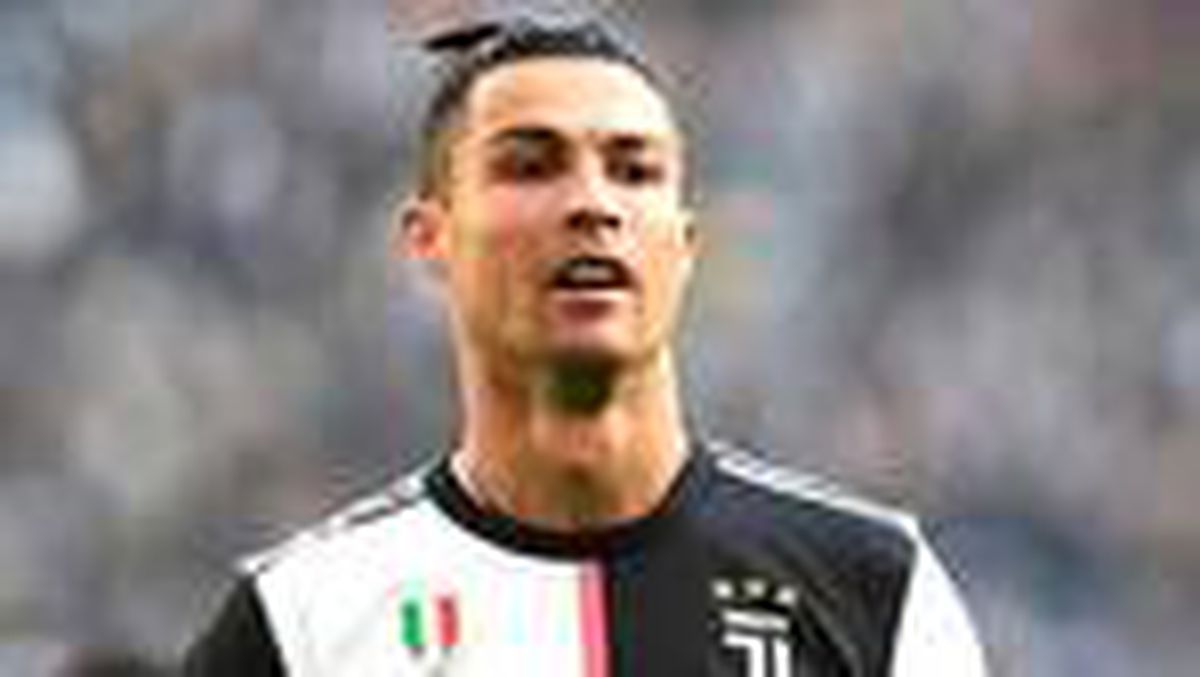 Ronaldo\'ya tazminat şoku! Taraftarlar kazandı...