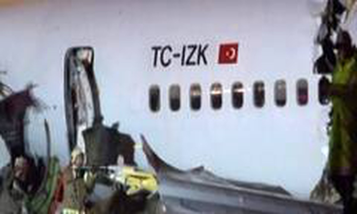 Sabiha Gökçen\'de pistten çıkan uçağı kurtarma çalışmaları devam ediyor
