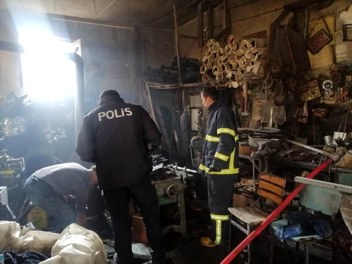Safranbolu\'da çıkan yangında asırlık dükkan hasar gördü