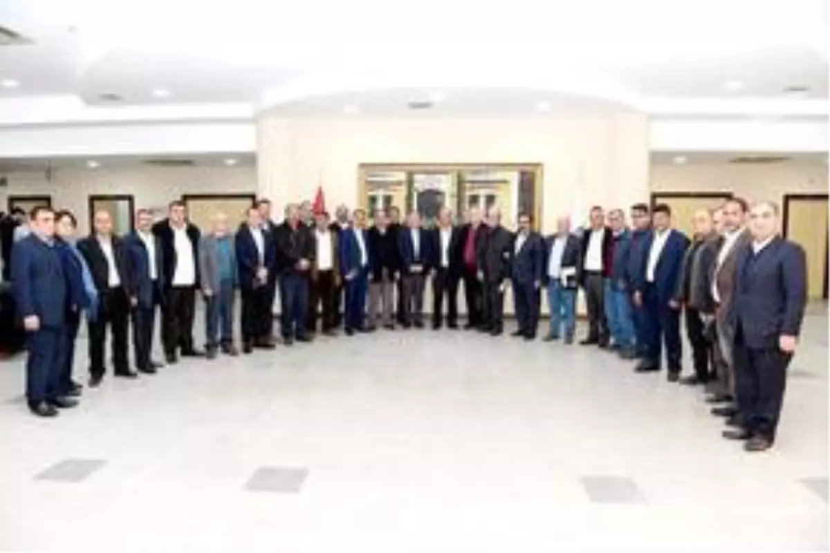 Seyhan Belediye Başkanı Akay, muhtarlarla bir araya geldi