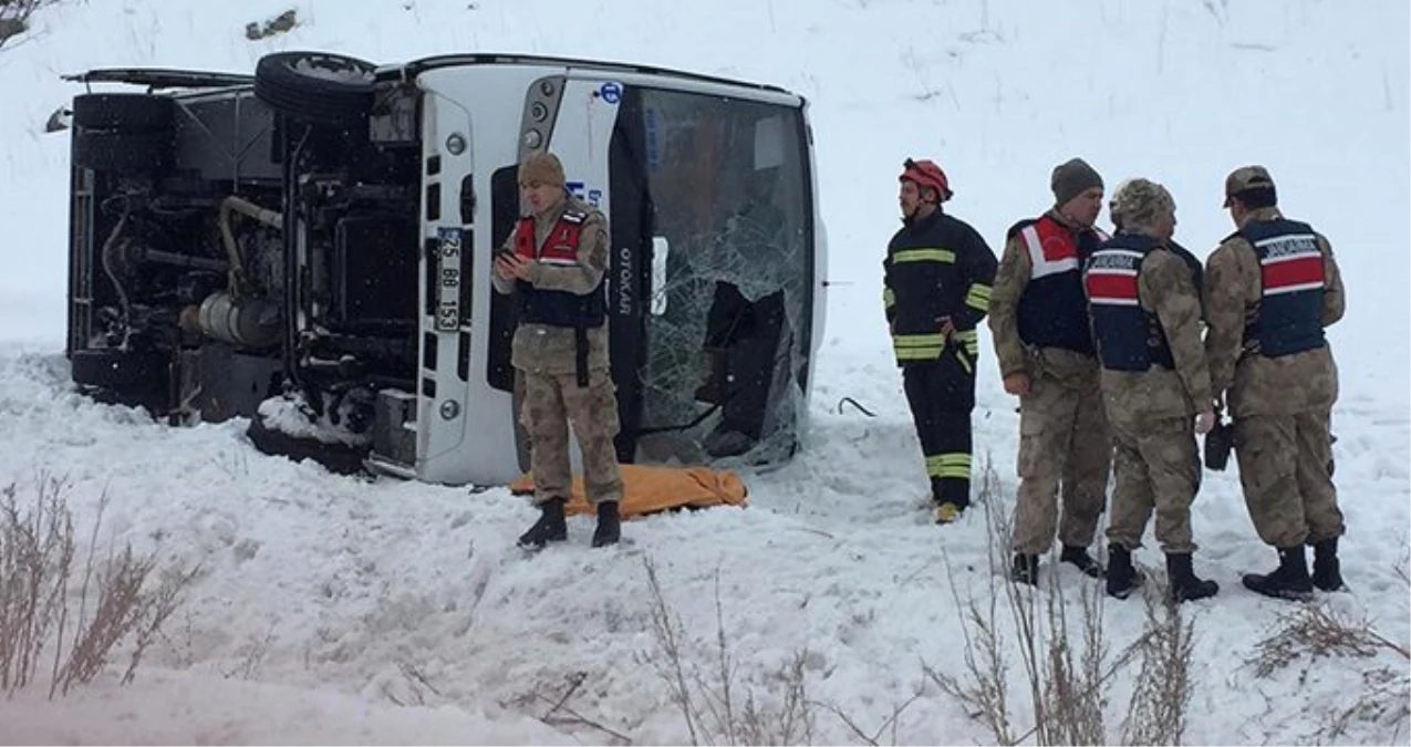 Son dakika: Erzurum\'da özel halk otobüsü yol kenarına devrildi: 1 ölü, 21 yaralı