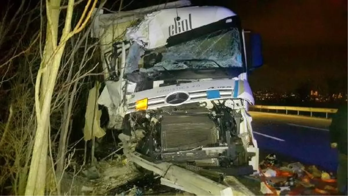 TIR şoförüne aracına yakıt koyarken TIR çarptı