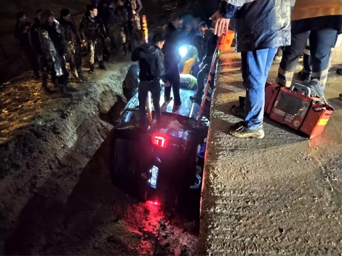 Uçak kazasına giden polis aracı kaza yaptı, 5 polis yaralandı