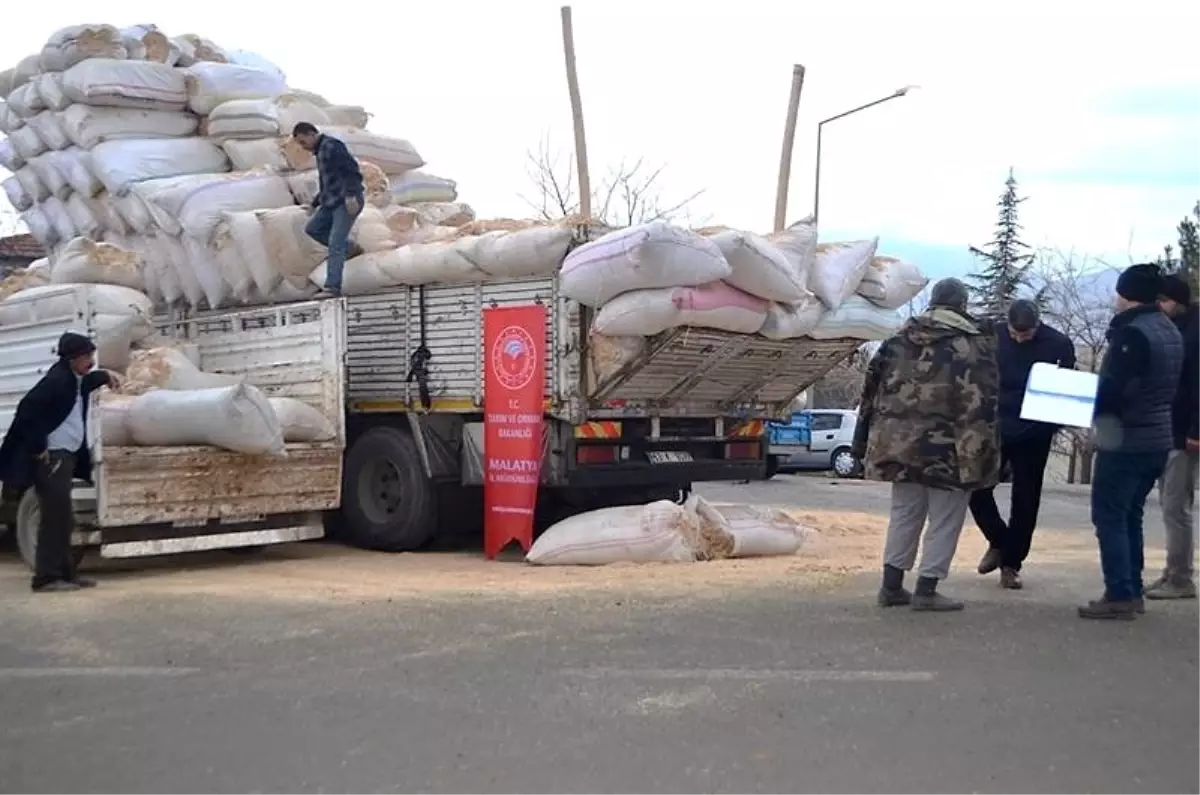 69 ton kaba yem depremzede çiftçilere verildi