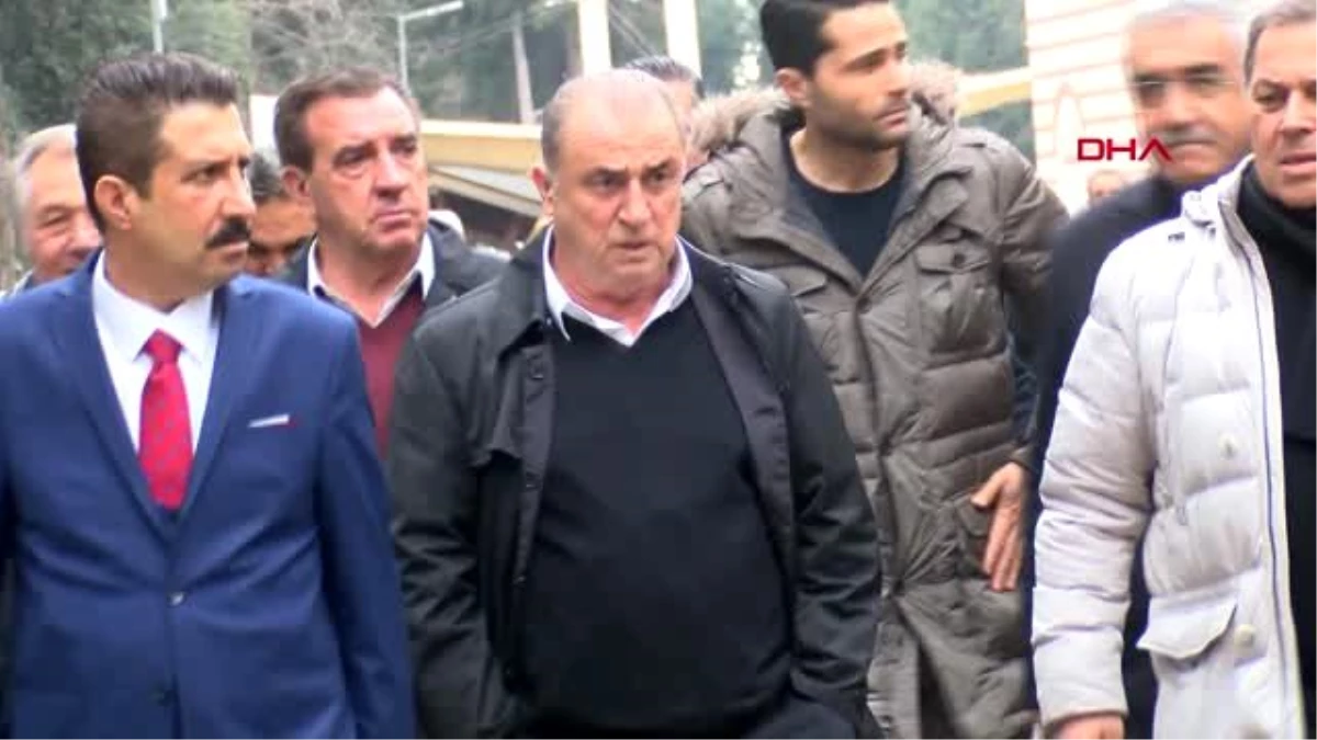 Adana fatih terim, babasını mezarı başında andı