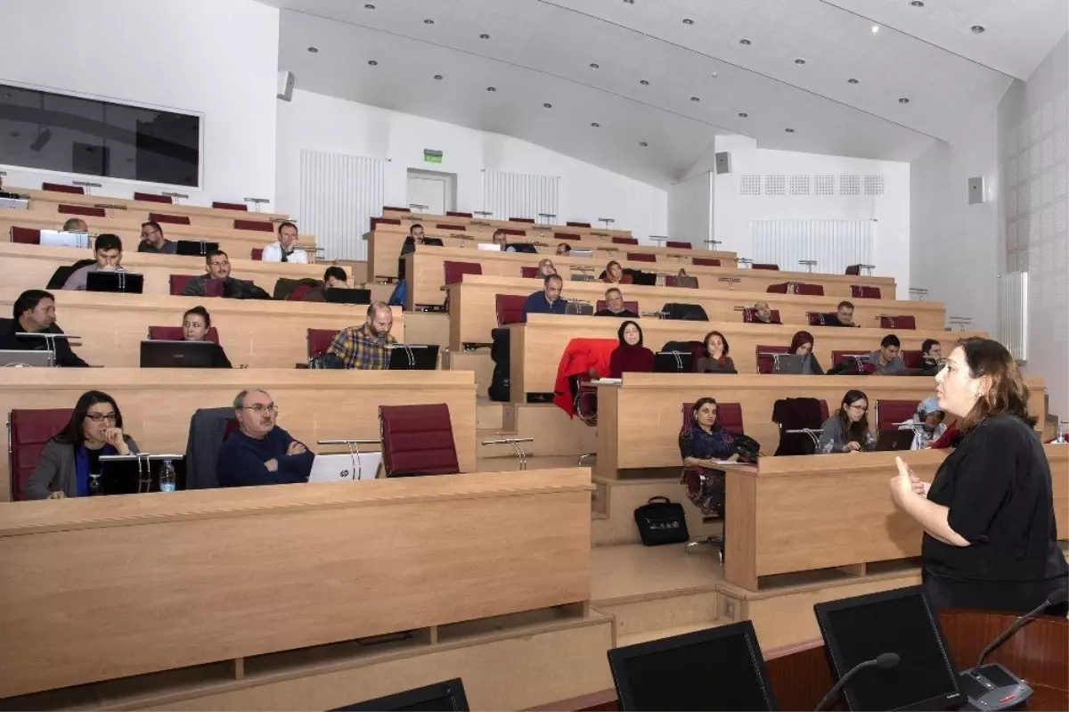 Akademisyenlere veri tabanları hakkında eğitim verildi