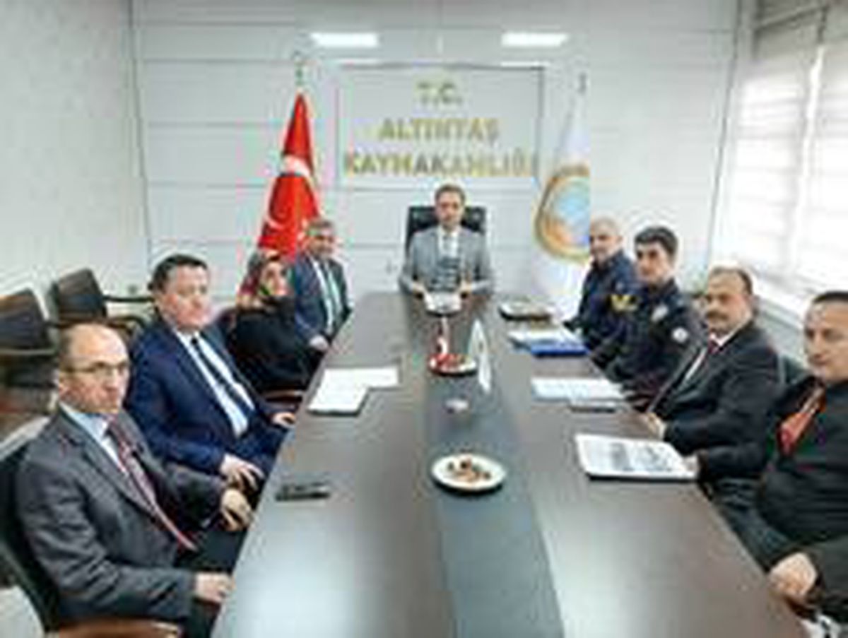 Altıntaş\'ta metruk binalarla ilgili istişare toplantısı