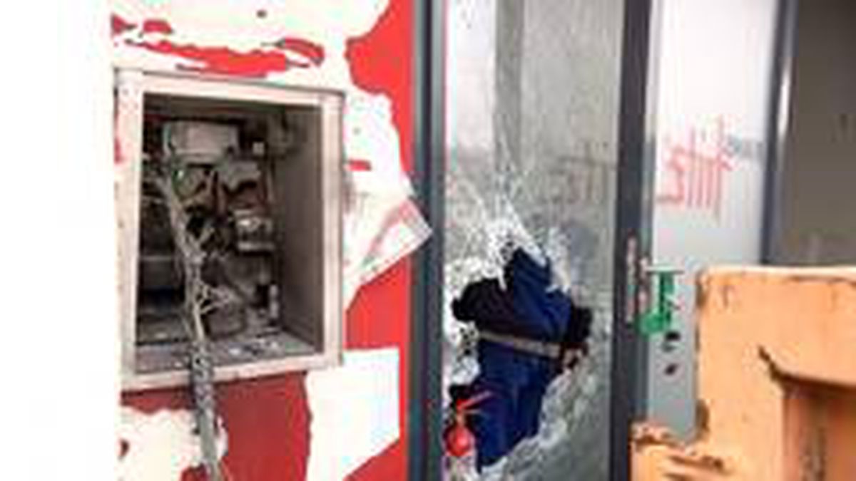 ATM\'yi hava uçurup paraları çaldılar