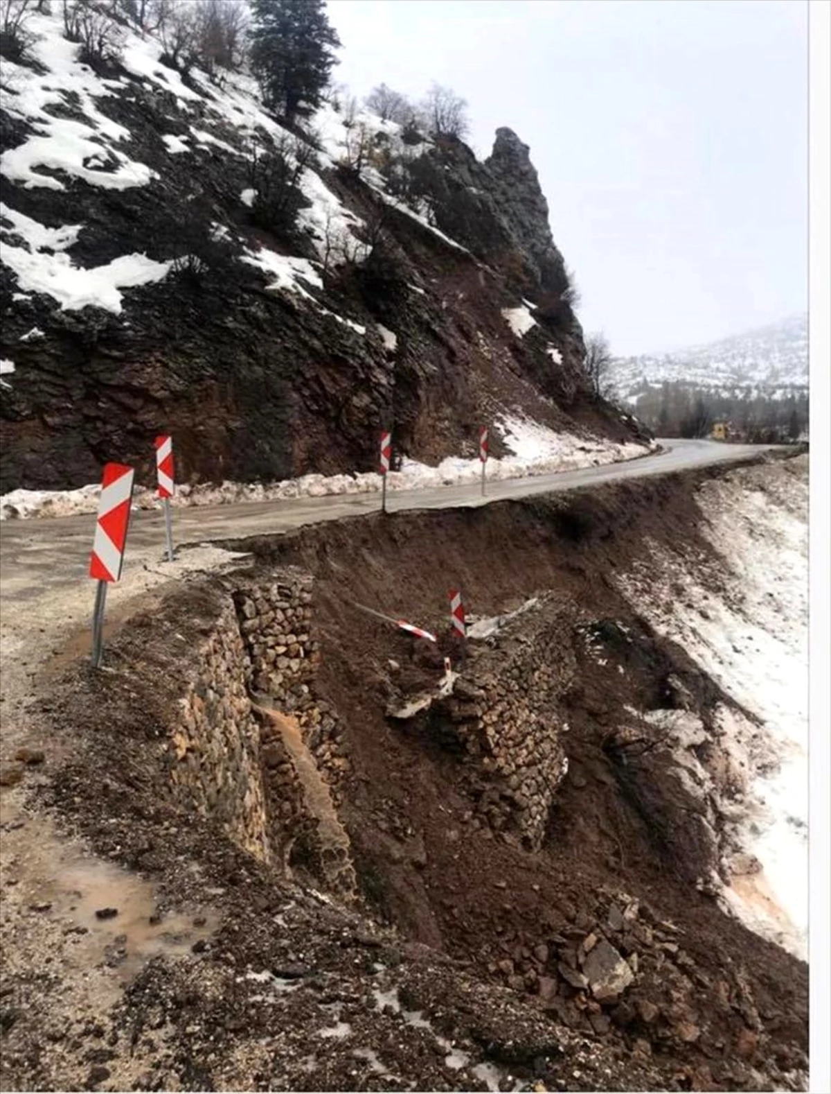 Bozkır ve Hadim arasındaki kara yolunun 14 kilometrelik bölümü trafiğe kapatıldı