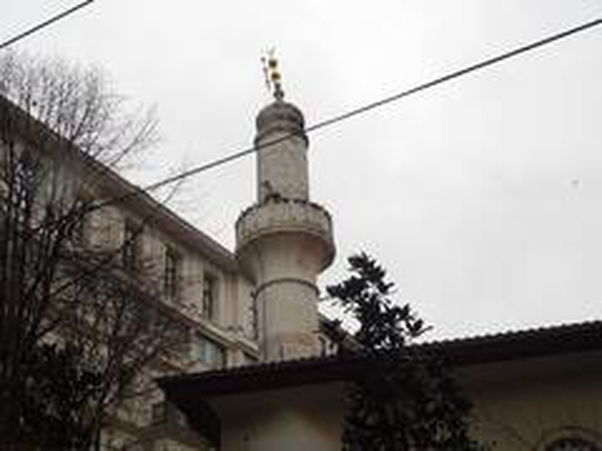Cami minaresinin sallanan alemi zabıta ekiplerini harekete geçirdi