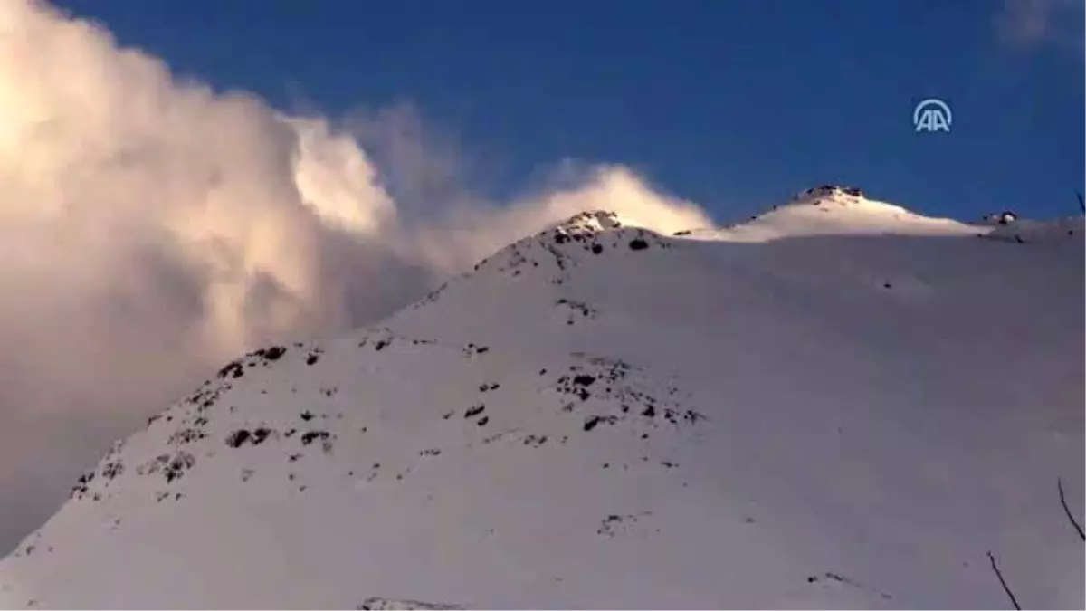 Çığ düşen bölgedeki arama kurtarma çalışmalarına ara verildi