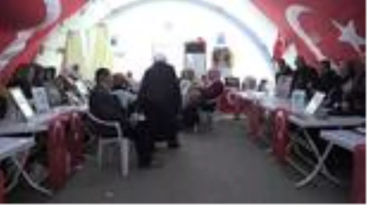 Diyarbakır annelerinin evlat nöbetine bir aile daha katıldı