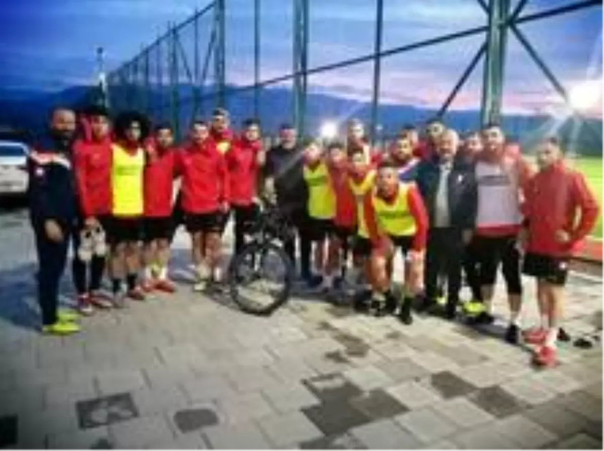 Düzcespor için bin 200 kilometre pedal çevirecek