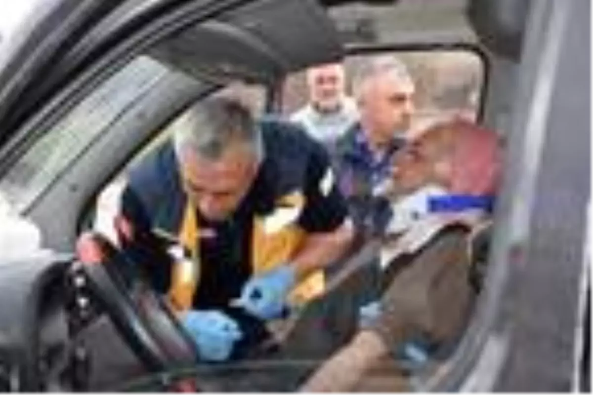 Kırıkkale\'de hafif ticari araç kamyonla çarpıştı: 9 yaralı