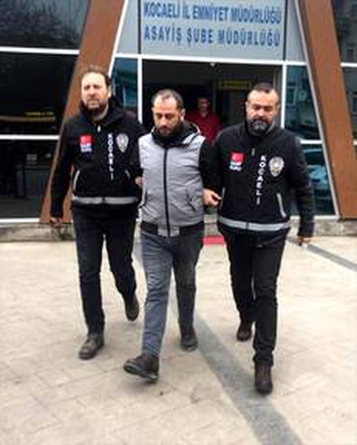Kocaeli\'de yaşlı kadının ölü bulunmasına ilişkin yakalanan 2 şüpheli tutuklandı