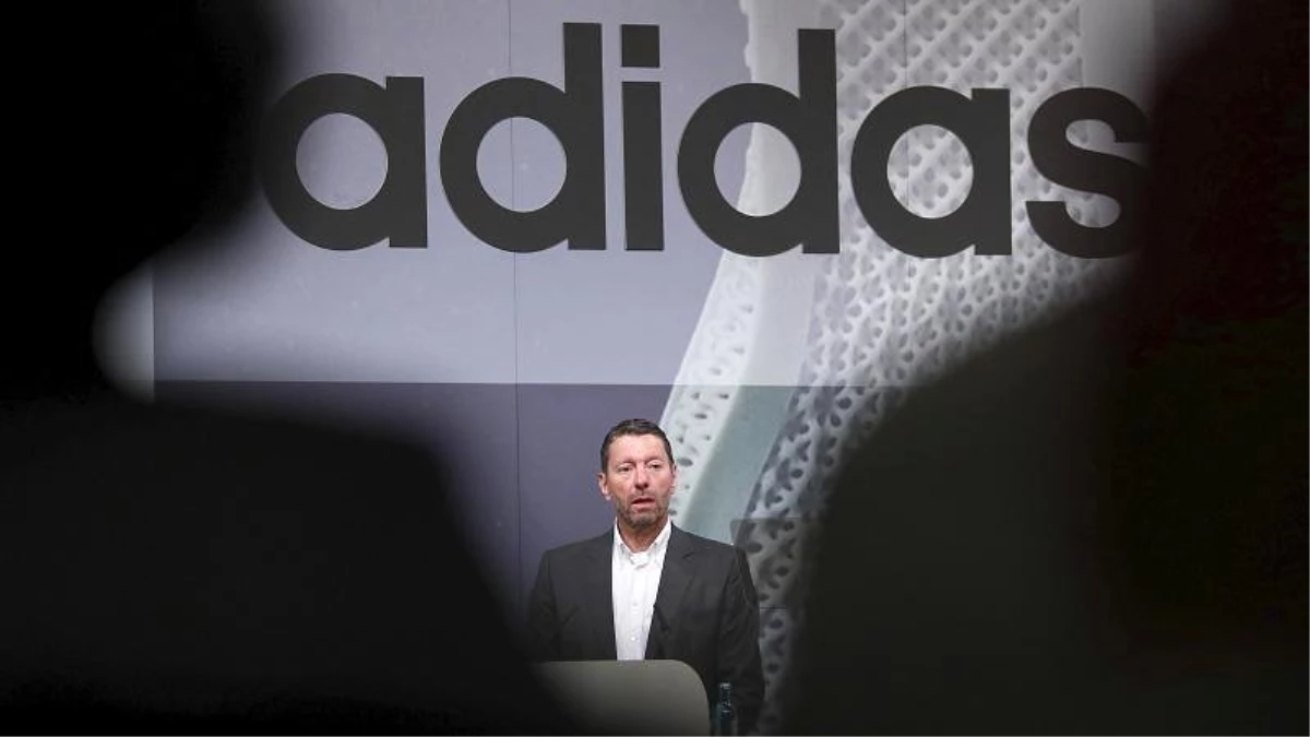 Koronavirüsten dolayı Çin\'de mağaza kapatanlara Adidas da eklendi