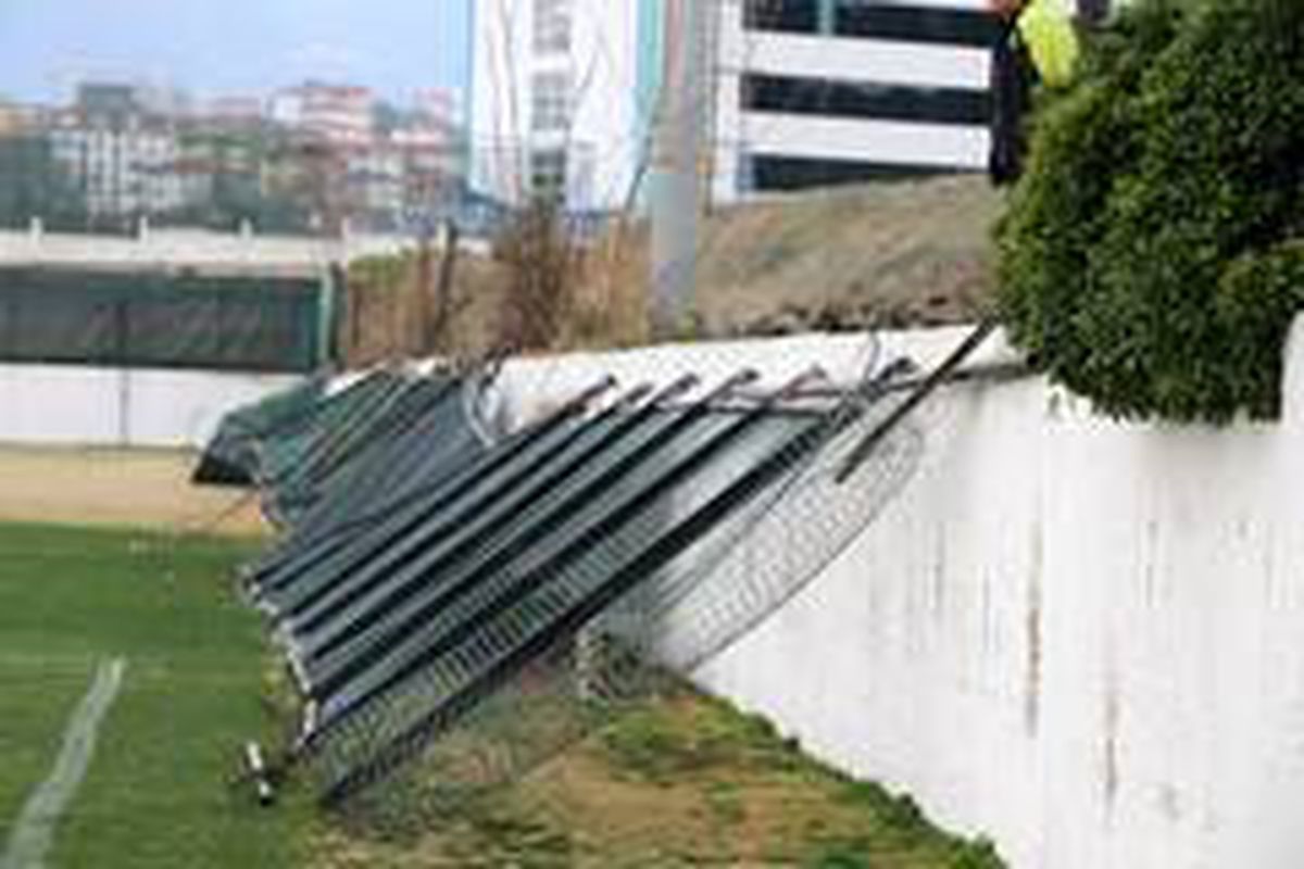 Lodos Denizlispor tesislerini de vurdu