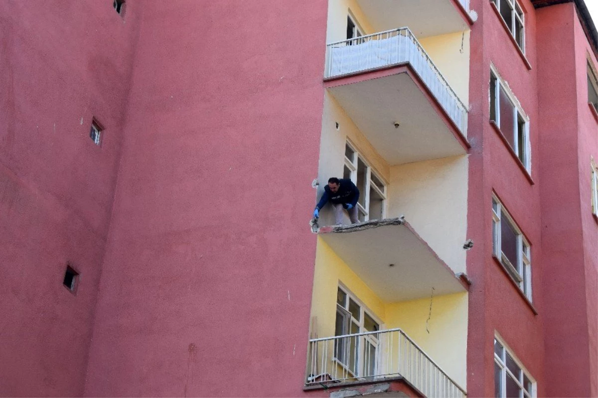 Malatya\'da 4\'üncü kattan düşen hurdacı hayatını kaybetti