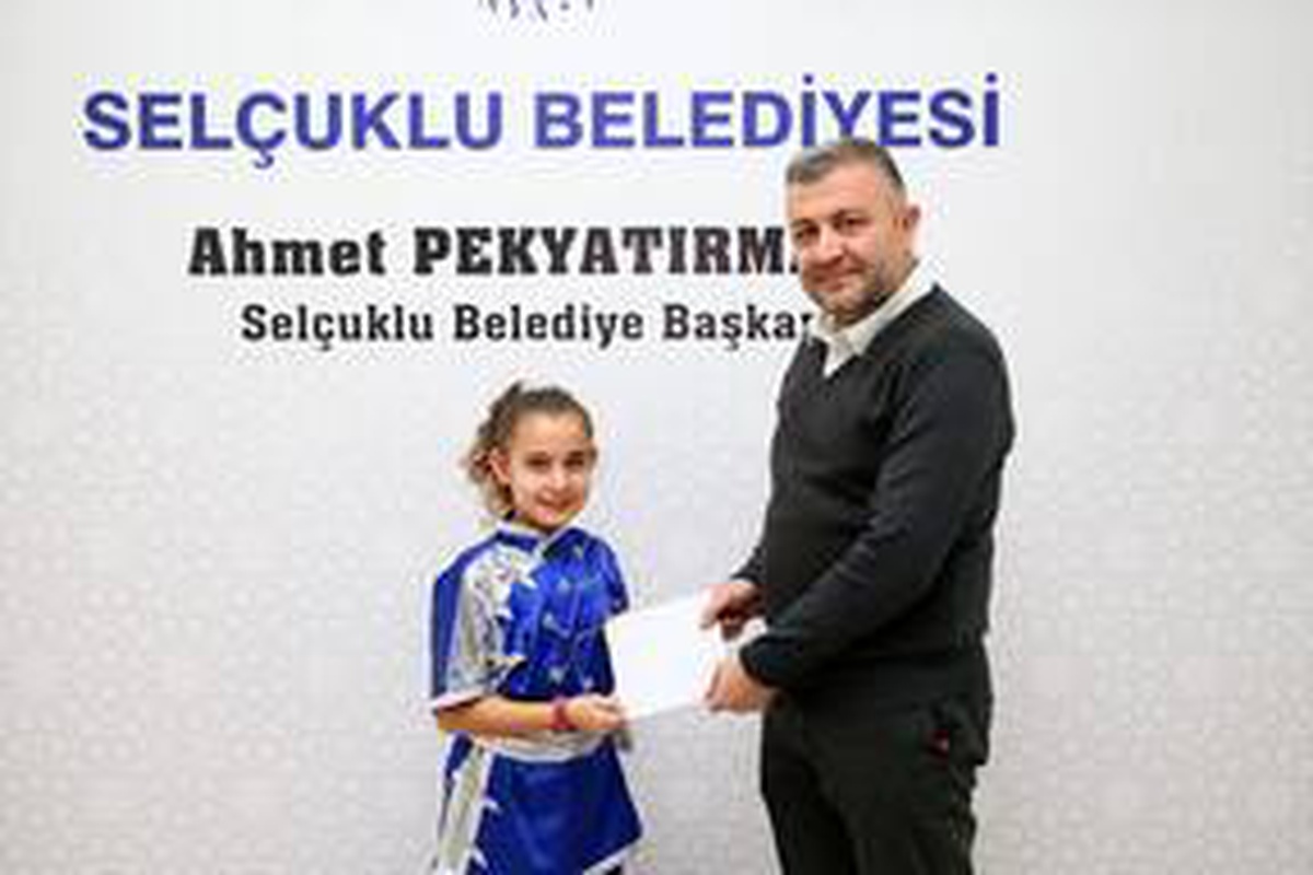 Minik sporcu ödülünü depremzedelere gönderdi