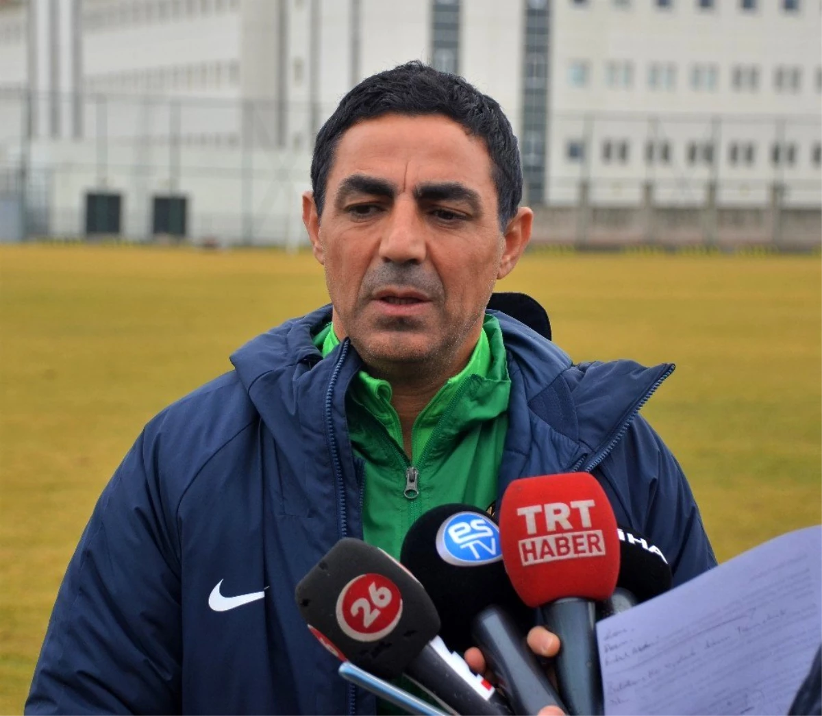 Mustafa Özer: "Eskişehirspor\'un geleceğini kurtaracak bir jenerasyon yakaladık"