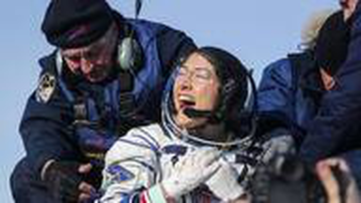 Rekorlarla adını tarihe yazan NASA astronotu Christina Koch Dünya\'ya döndü