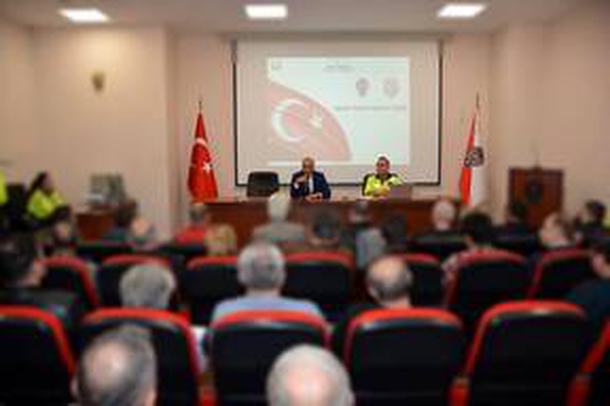 Sakarya\'da fahri trafik müfettişlerine eğitim verildi