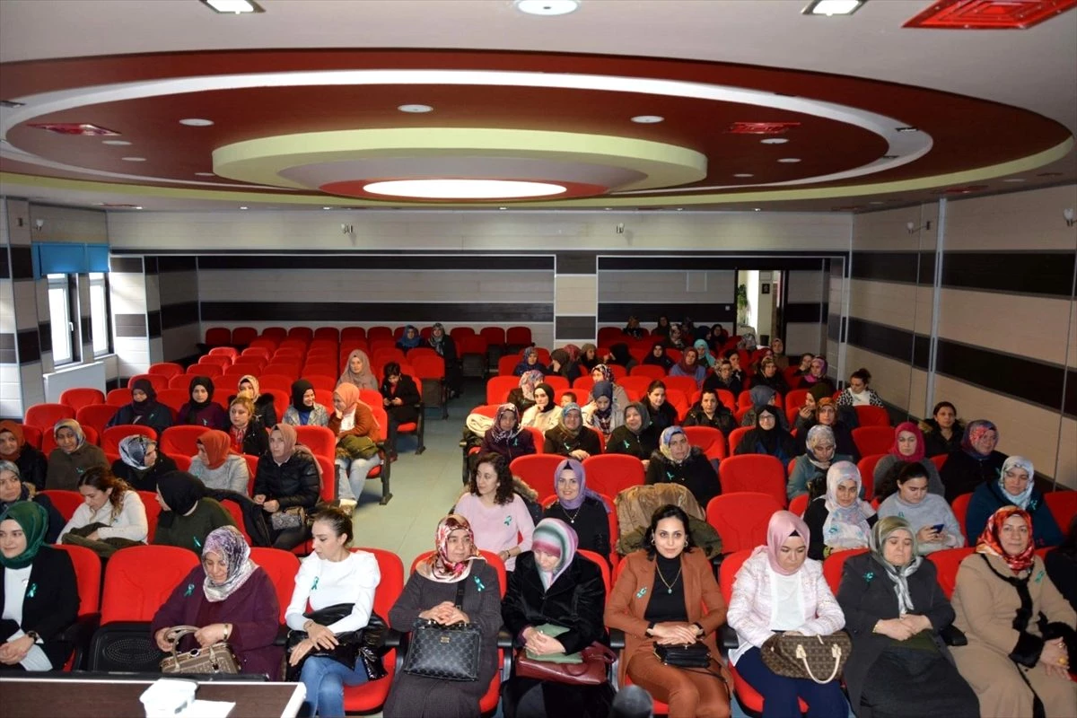 Suşehri\'de kadınlara yönelik konferans
