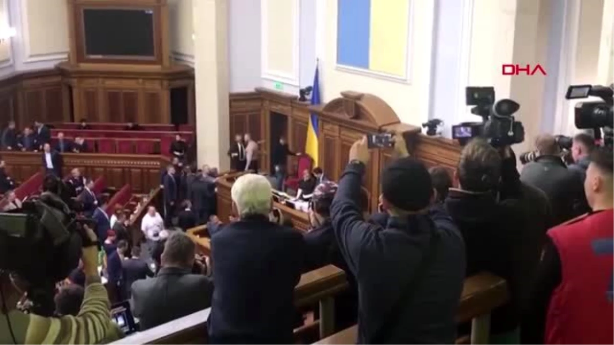 Ukrayna parlamentosu\'nda \'tarım arazileri\' oturumunda arbede