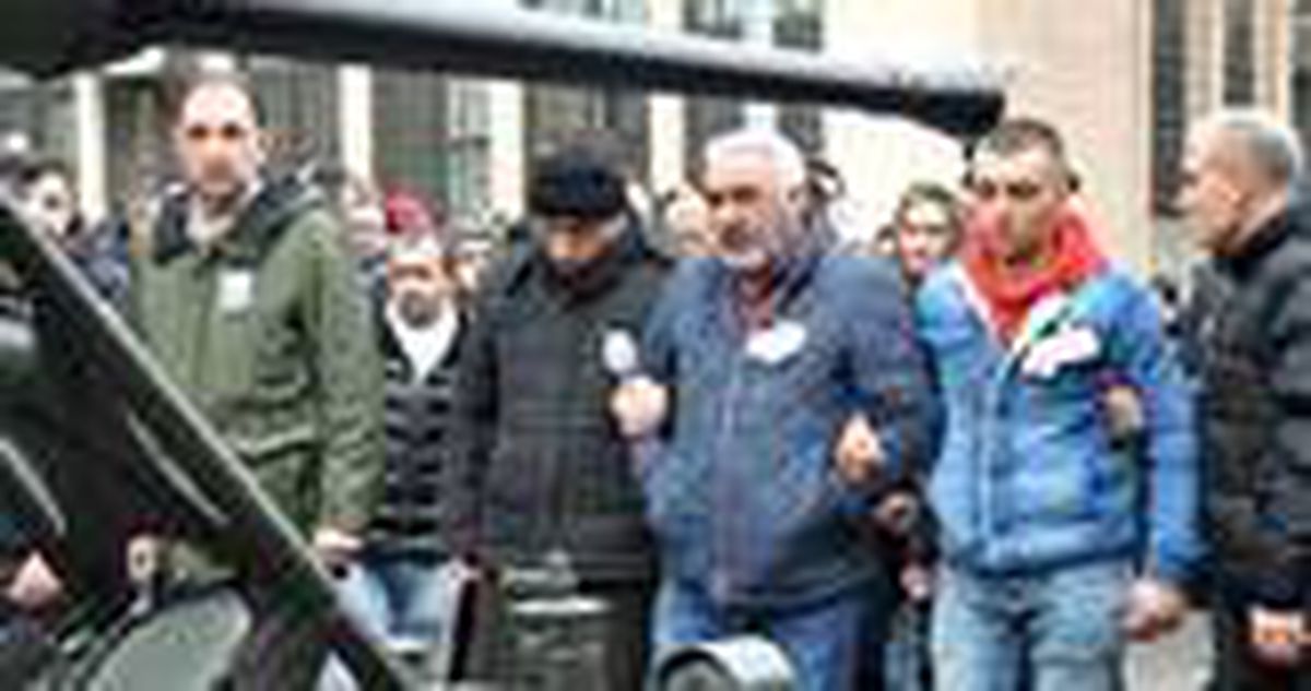 Van'da çığ altında kalıp şehit olan askerimizin babasından yürek burkan sözler: Soğuk üşütür sanıyorduk, içimizi yaktı