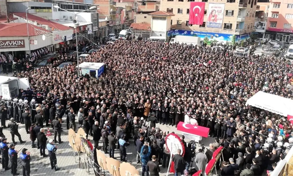 Aydınlı şehit Uzman Çavuşu son yolculuğuna binlerce hemşehrisi uğurladı