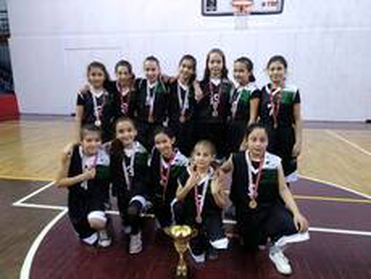 Basketbol takımı şampiyon oldu