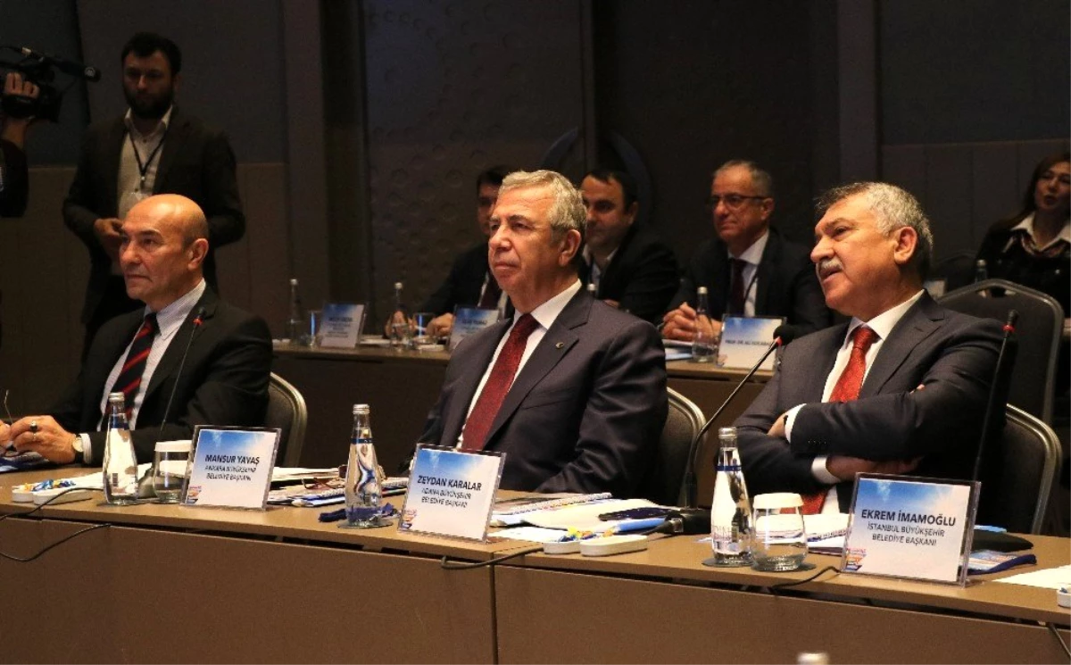 CHP\'li büyükşehir belediye başkanları Adana\'da buluştu