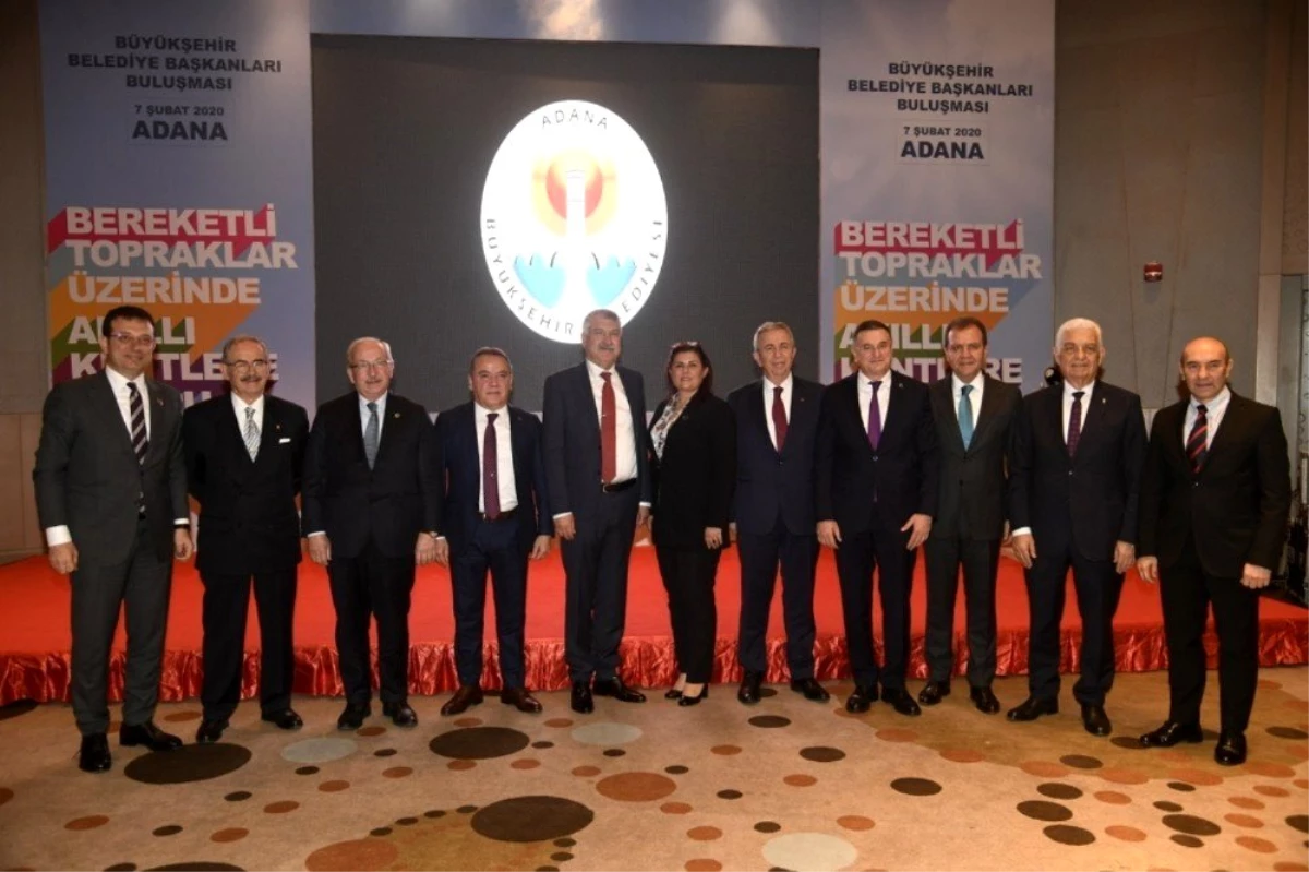 CHP\'nin 11 büyükşehir belediye başkanı Adana\'da buluştu