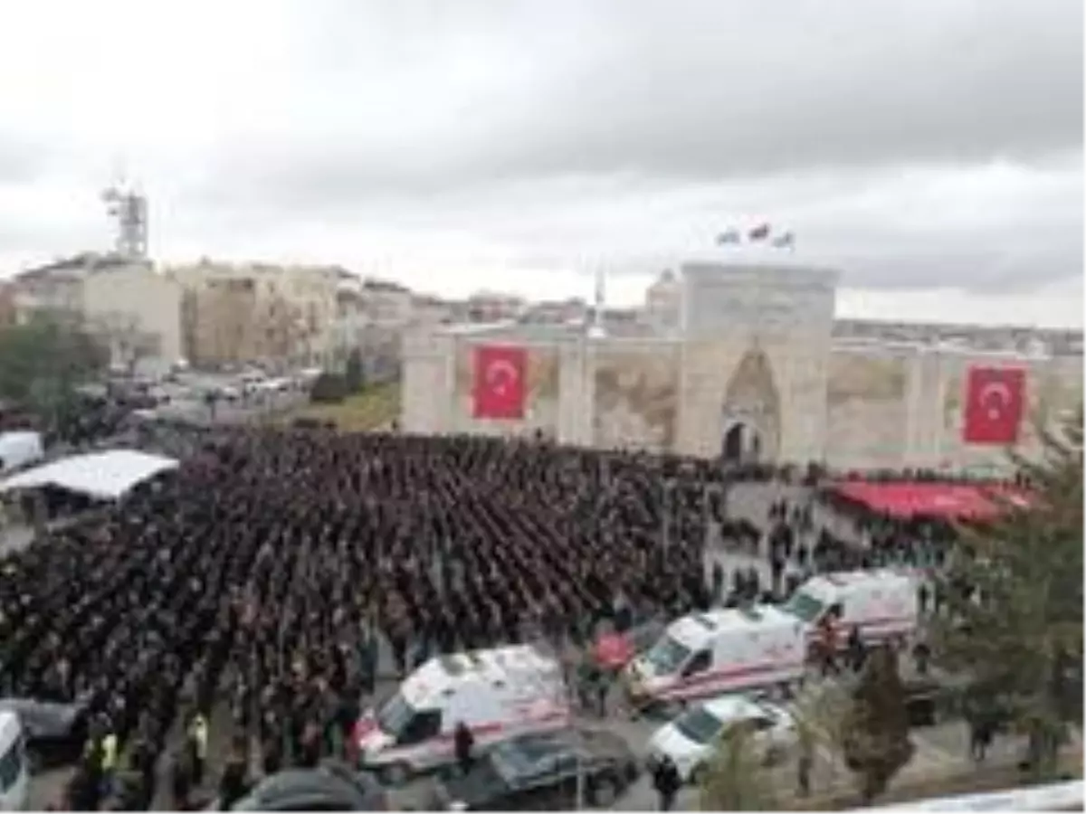 Çığda şehit düşen Aksaraylı asker son yolculuğuna uğurlandı