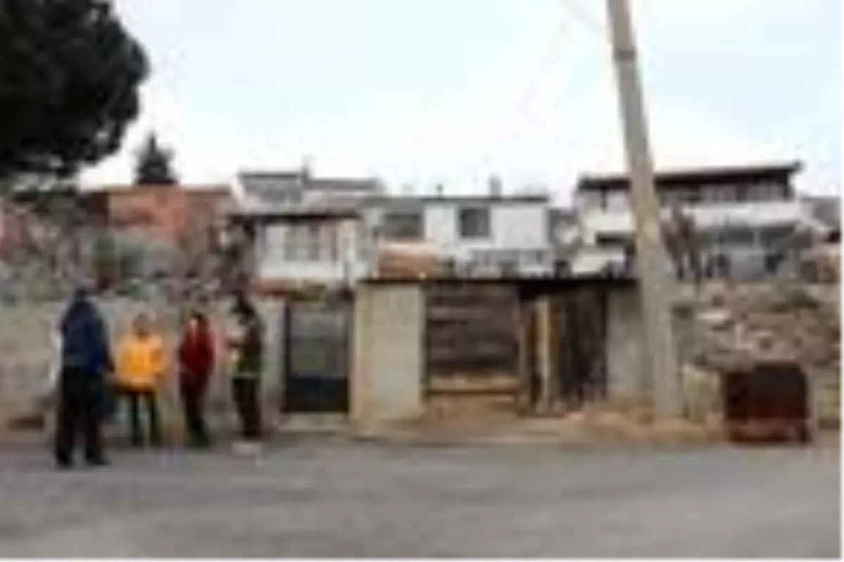 Çöp konteynerine atılan bebek ve 14 yaşındaki anne, korumaya alındı