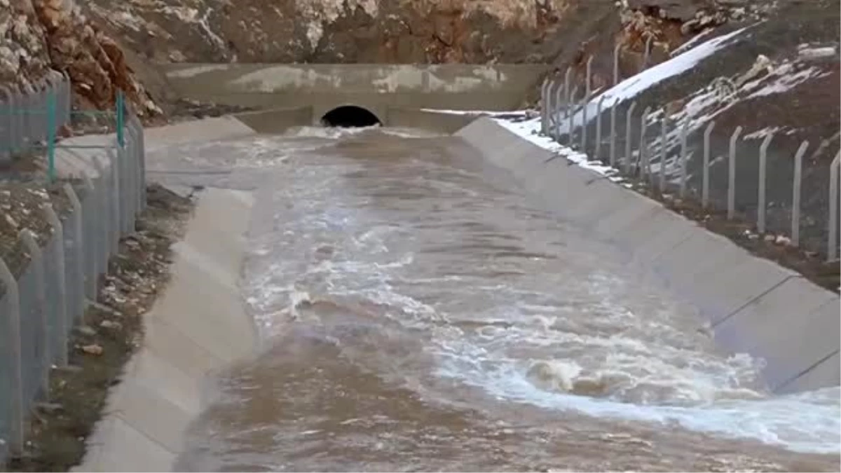 Derebucak\'taki Gembos Derivasyon Tüneli\'nden Beyşehir Gölü\'ne su takviyesi arttı