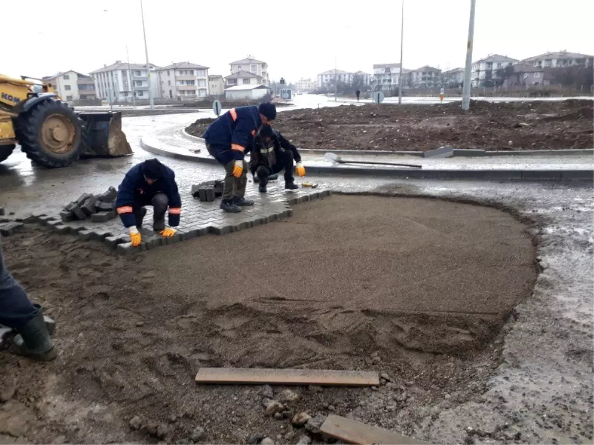 Fen İşleri ekipleri sahada çalışıyor