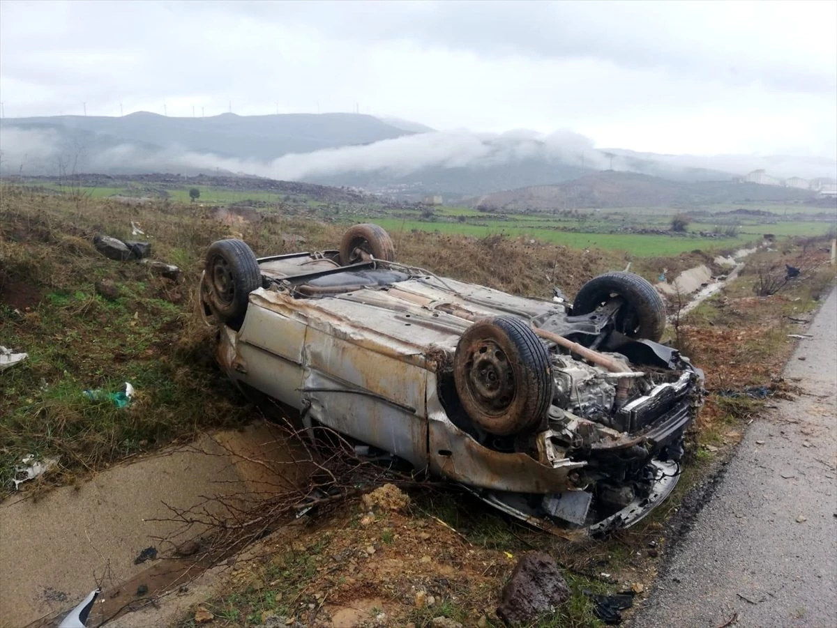 Gaziantep\'te otomobil devrildi: 3 yaralı