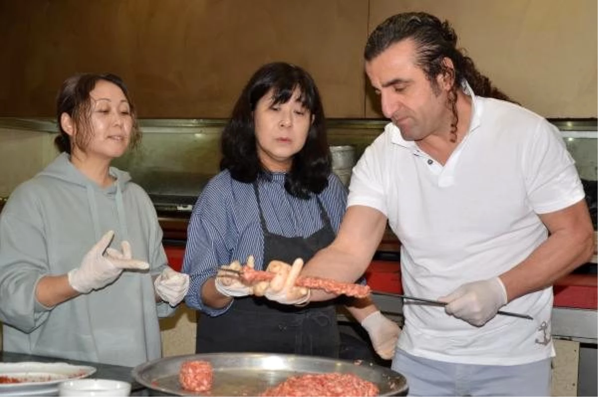 Japonya\'dan gelip, Adana kebabı yapımını öğrendiler