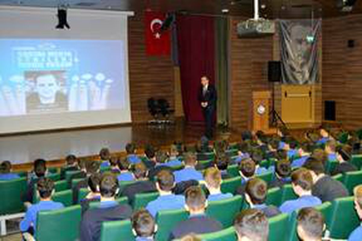 Kapaklı\'da öğrencilere yönelik "sosyal medya" semineri düzenlendi
